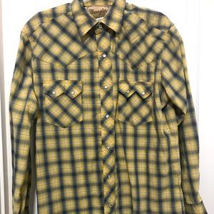 Wrangler long sleeve western fashion plaid shirt with pearl snap buttons